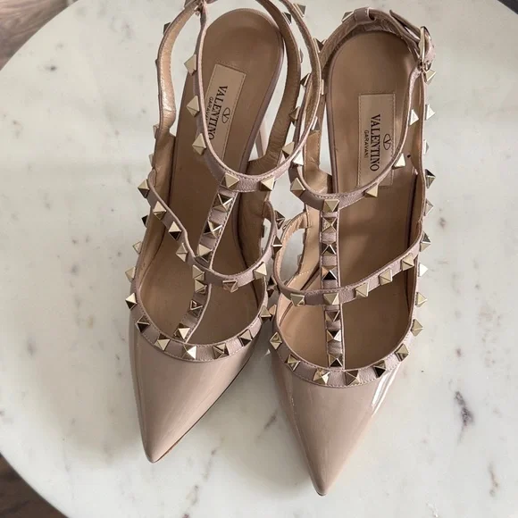 Valentino Garavani Rockstud T-Strap Pointed Toe Pump Size 38 - Picture 3 of 10